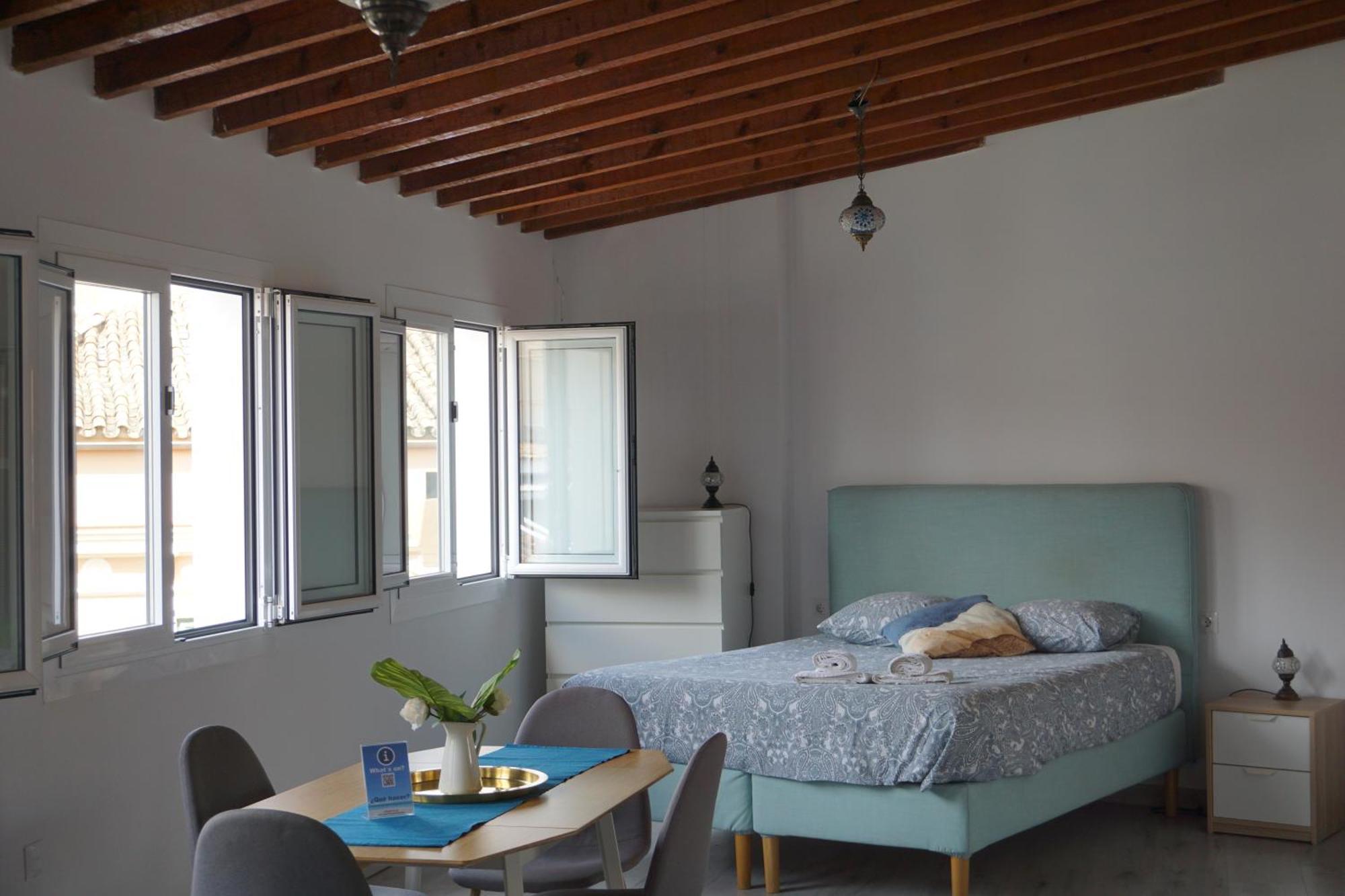 Apartamentos Mediterranea Centro Малага Екстериор снимка